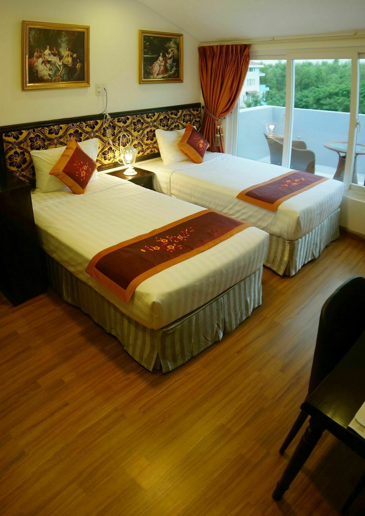 Hotel Collection O Emerald Luxury - Near Secc