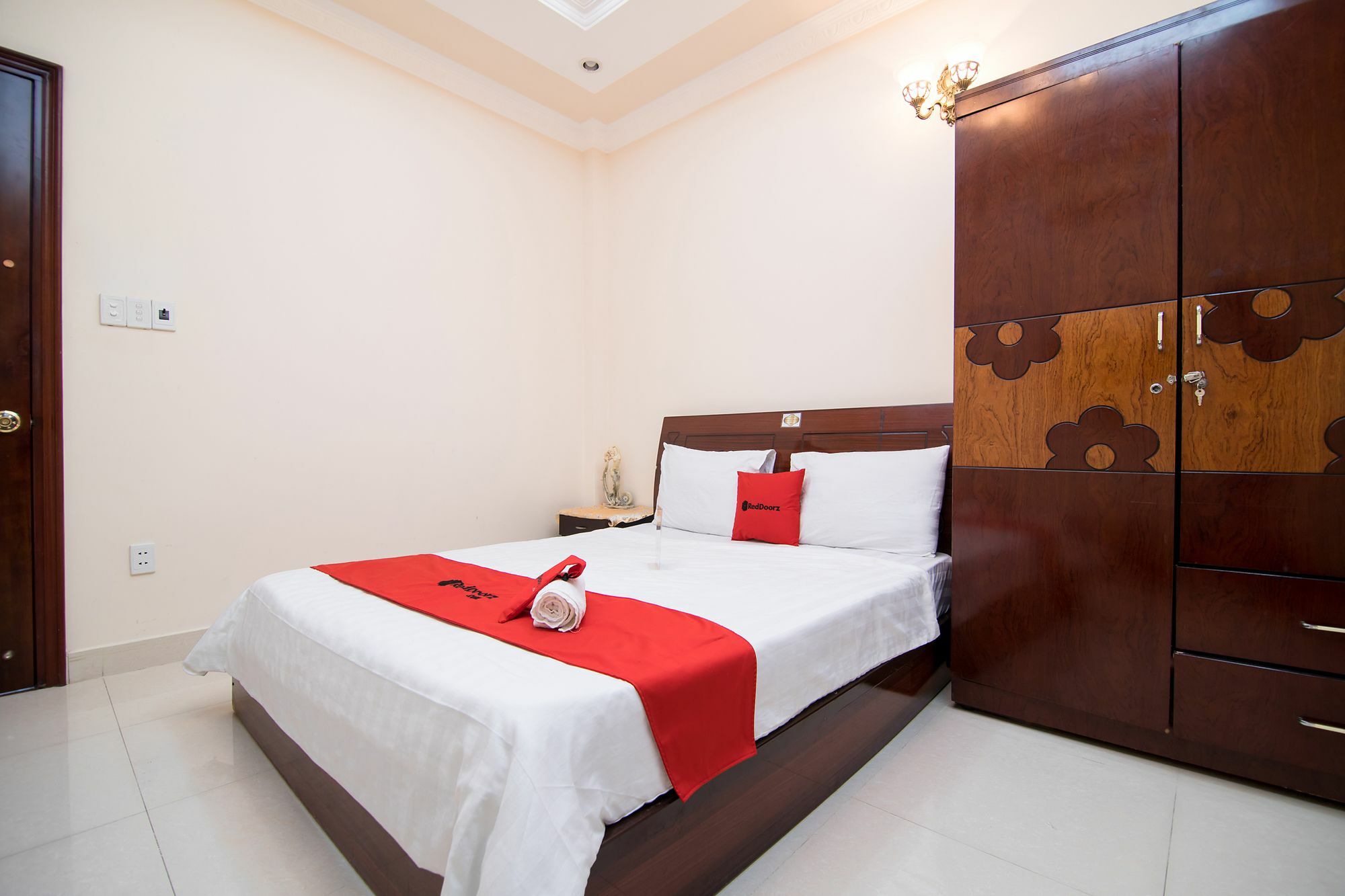 Reddoorz Near Pico Plaza Cong Hoa Guest house