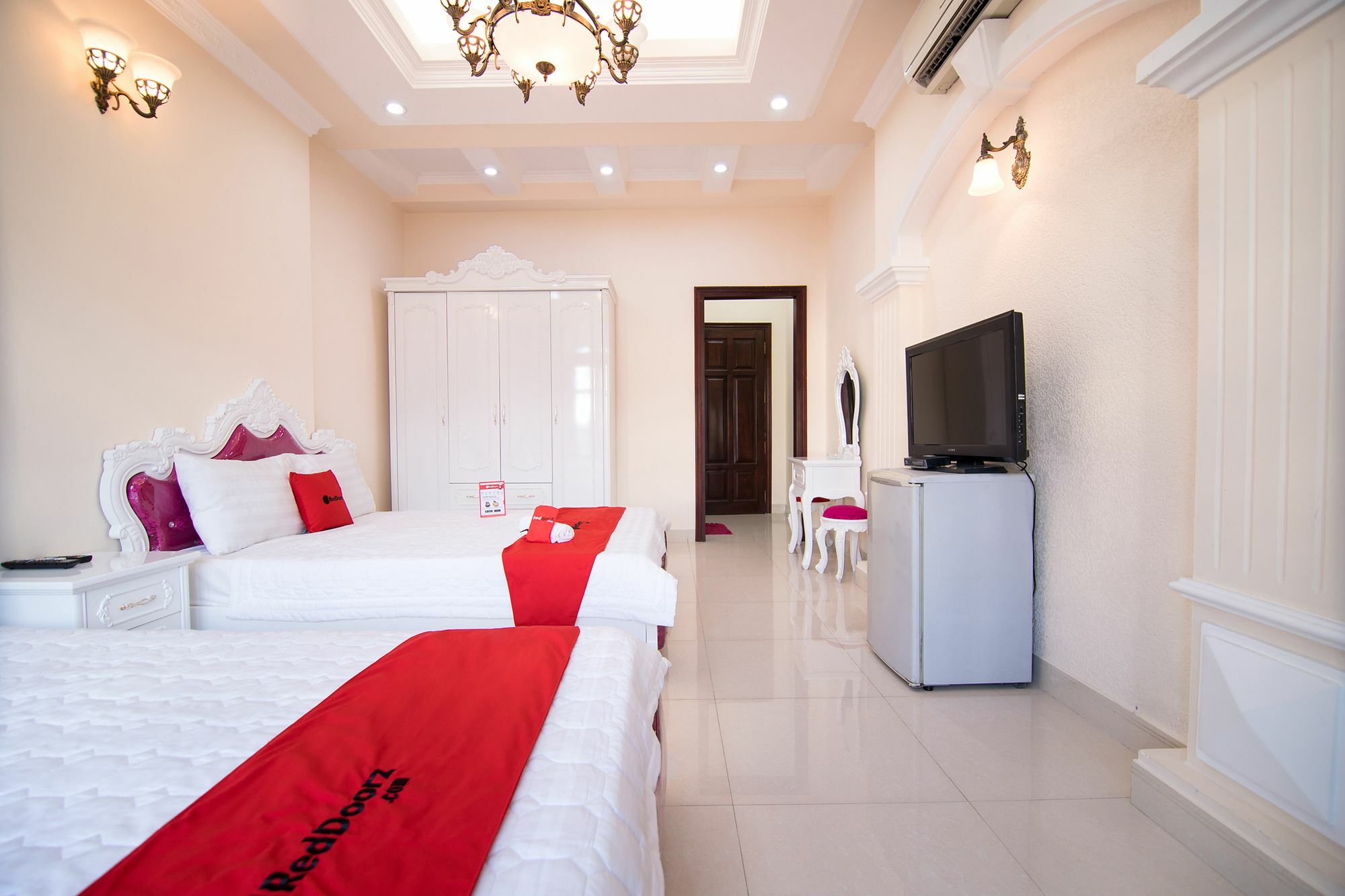Reddoorz Near Pico Plaza Cong Hoa