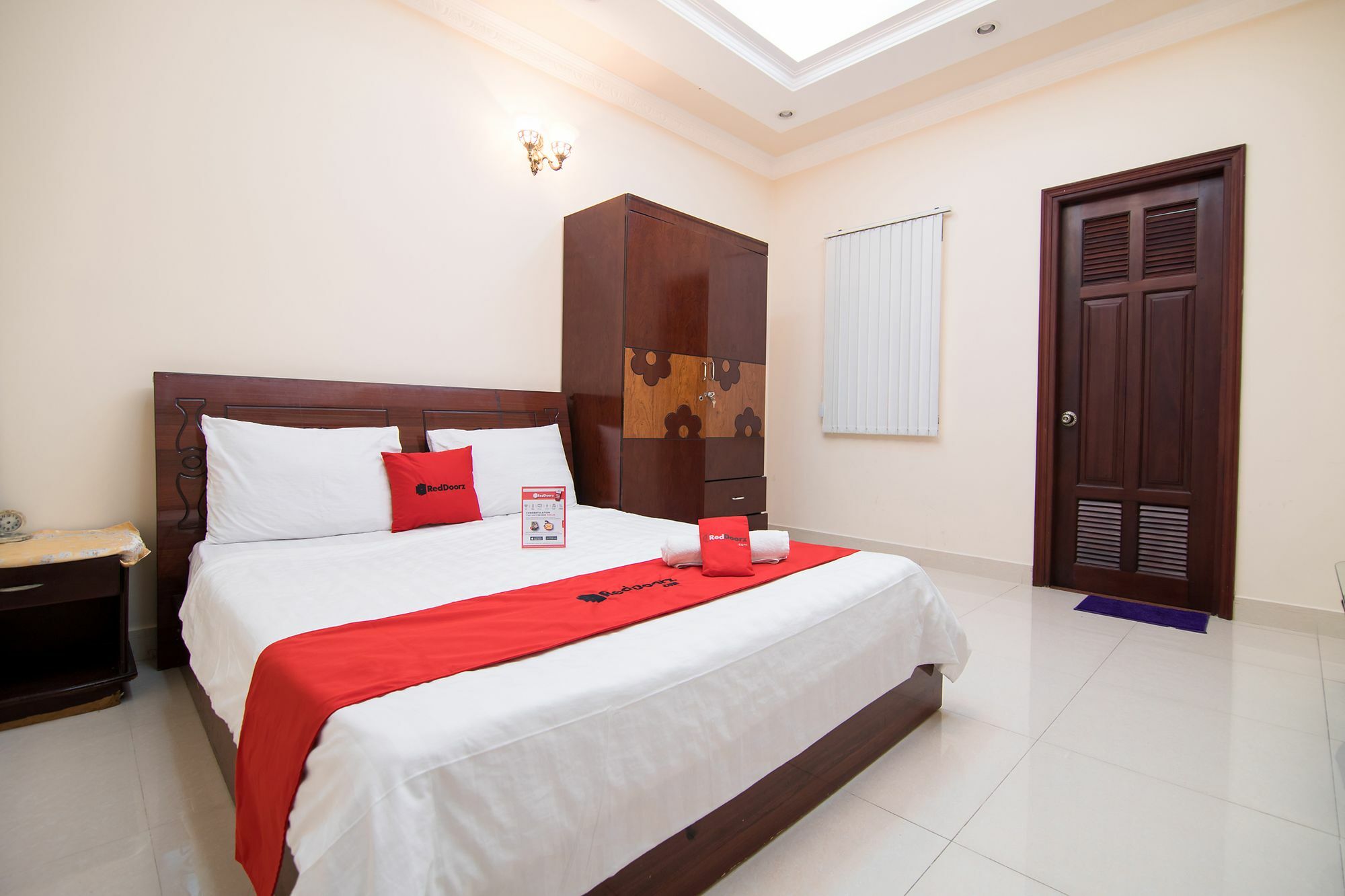 Reddoorz Near Pico Plaza Cong Hoa Guest house 2*
