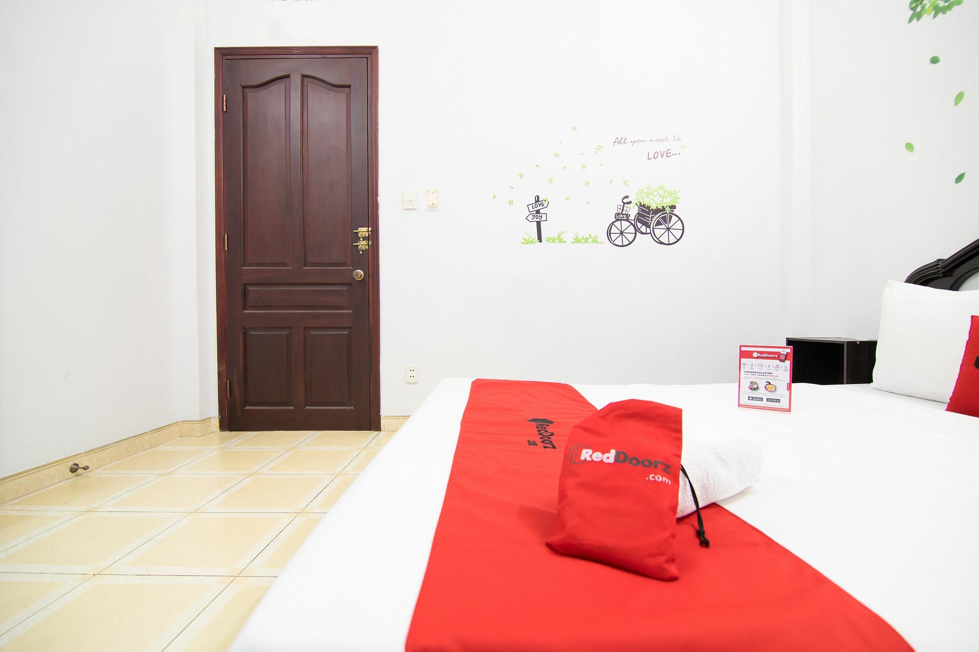Reddoorz Near Pico Plaza Cong Hoa Guest house