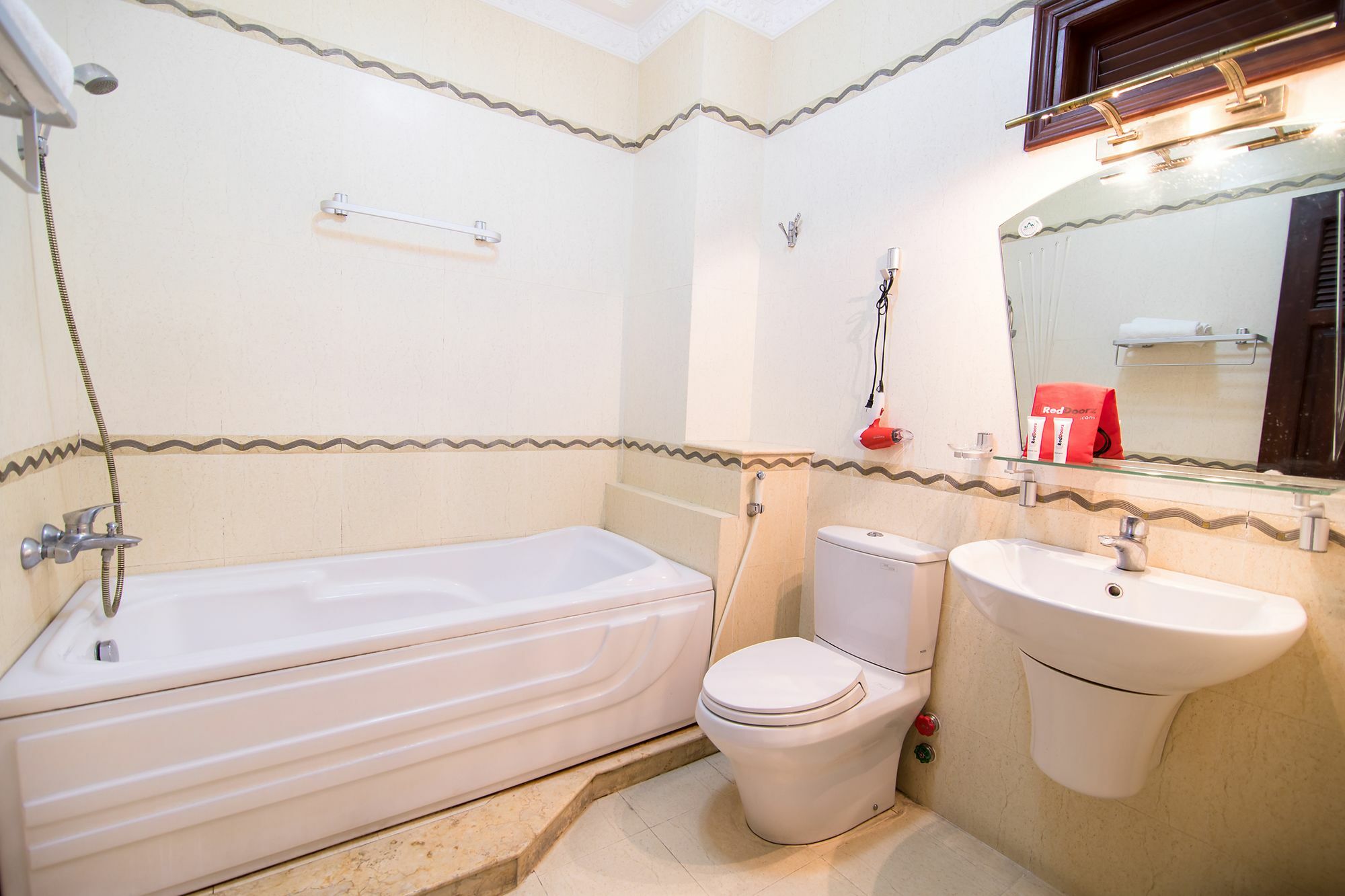Guest house Reddoorz Near Pico Plaza Cong Hoa 2*