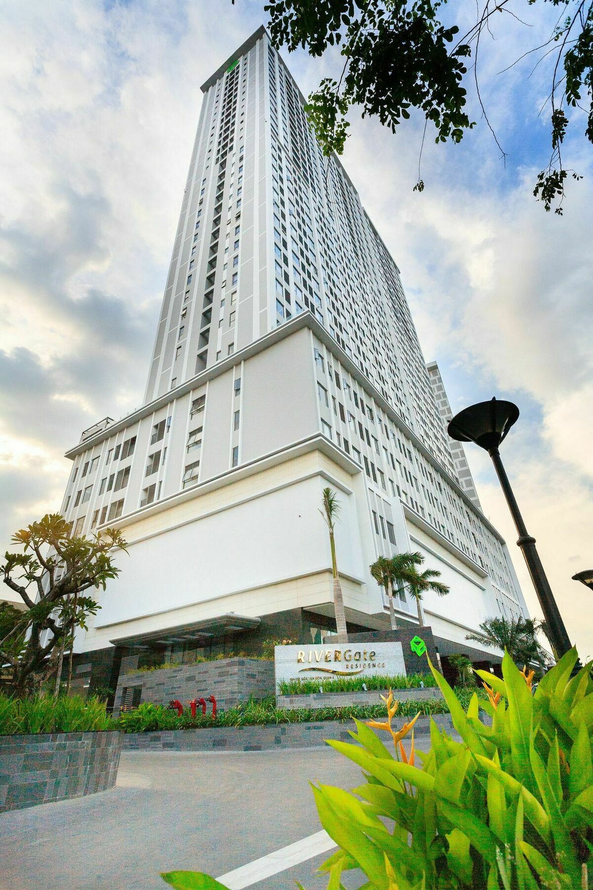 Rivergate Apartment