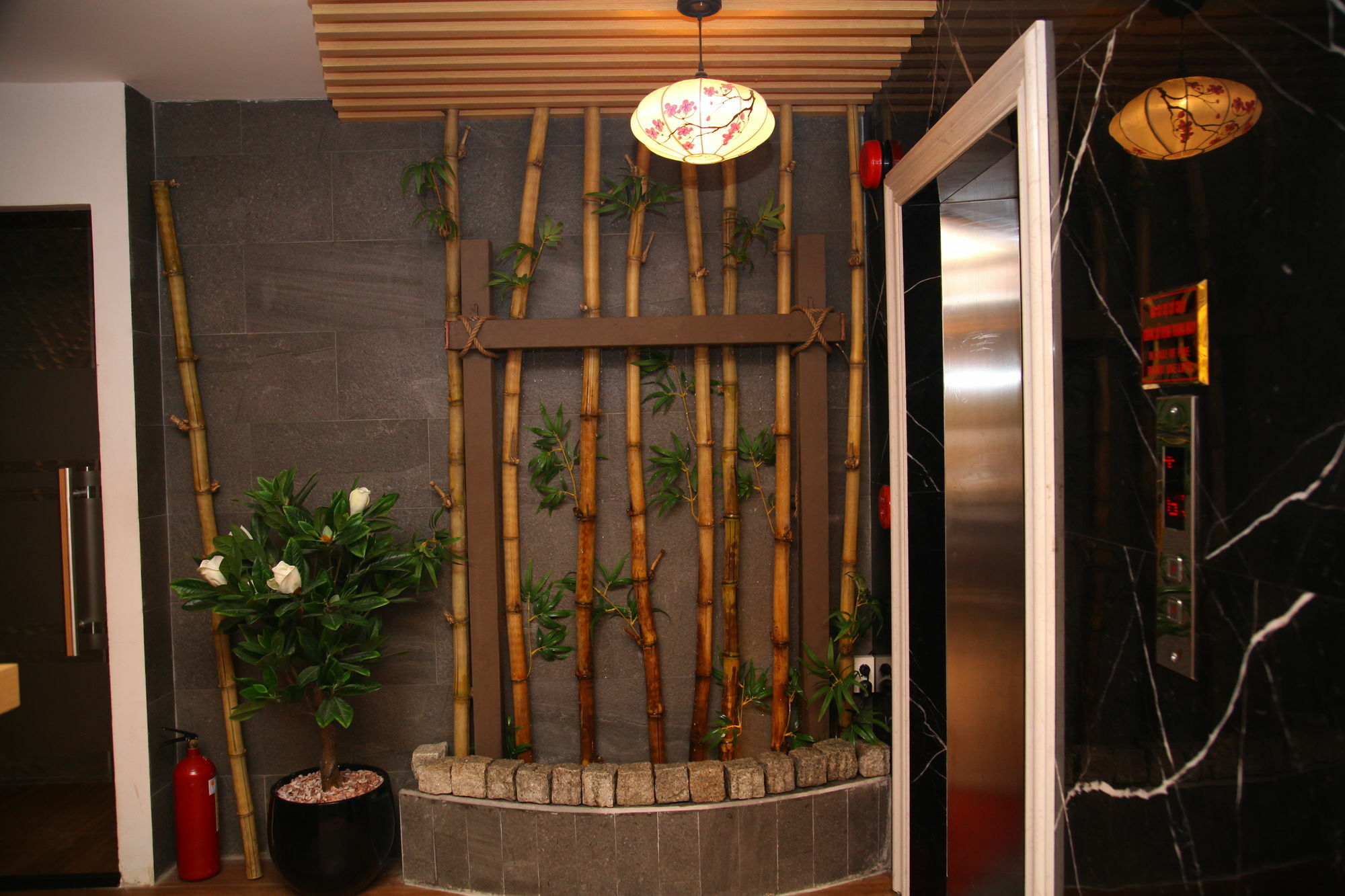 Minh Tam And Hotel 2*