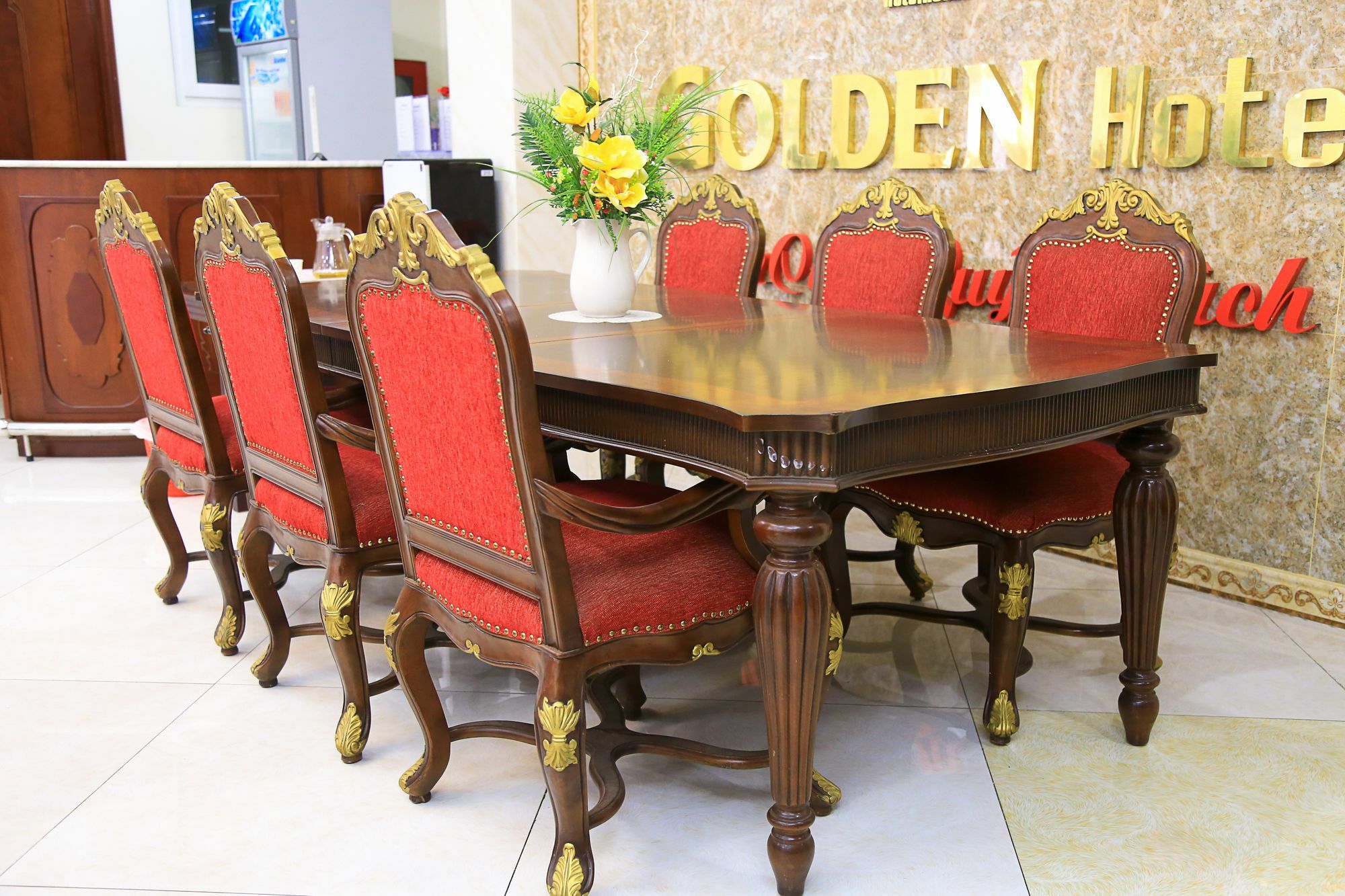 Golden Hotel
