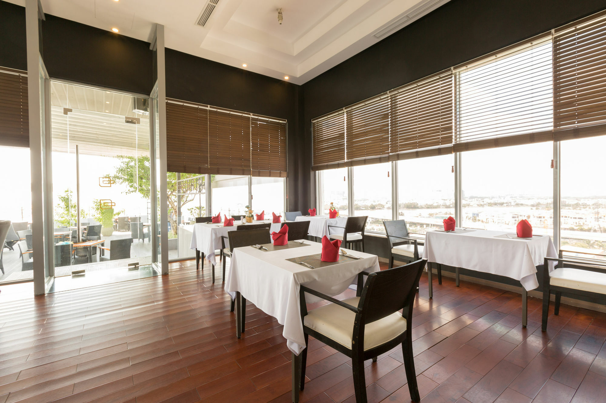 Charm Saigon 4*