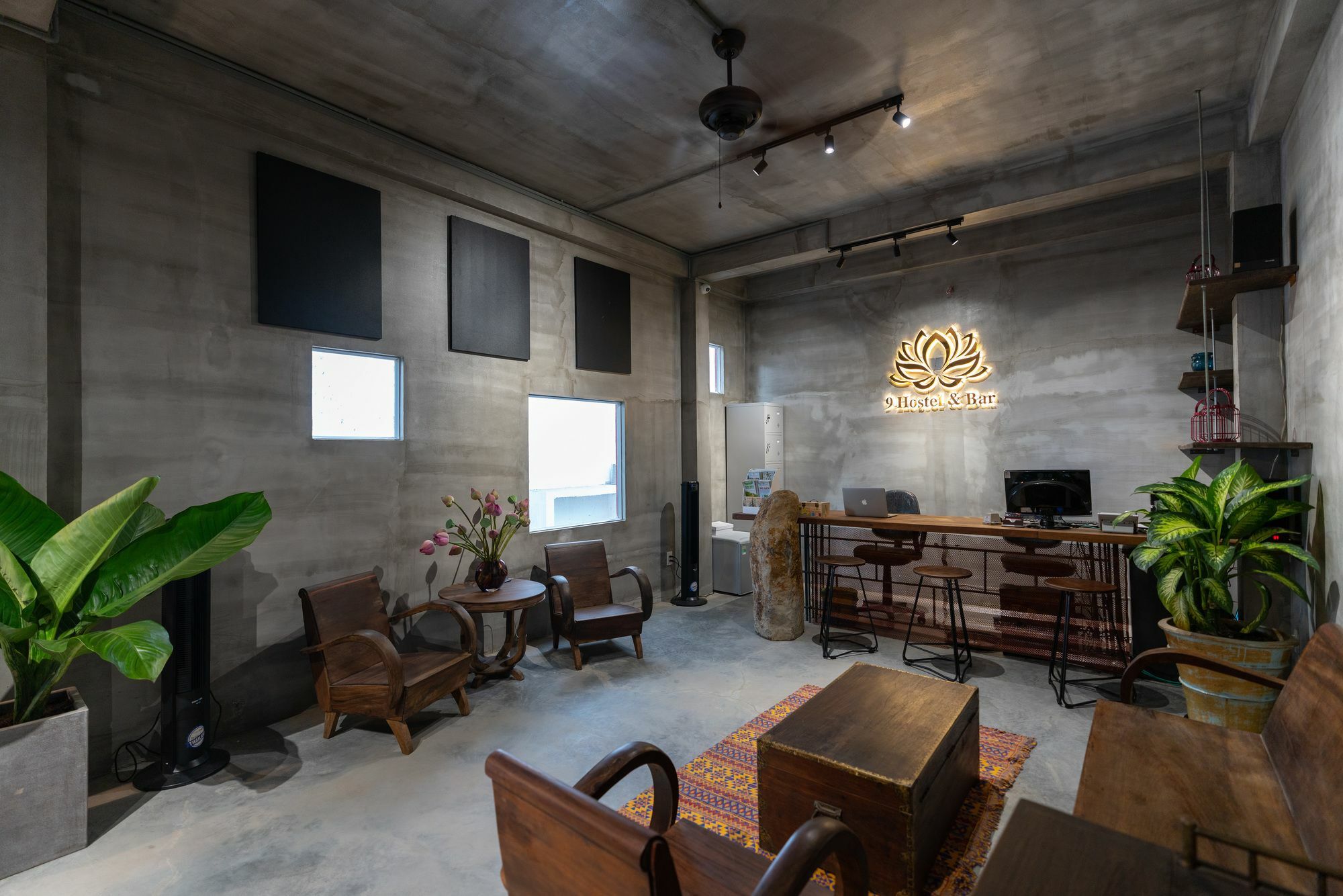 Hostel 9 And Bar