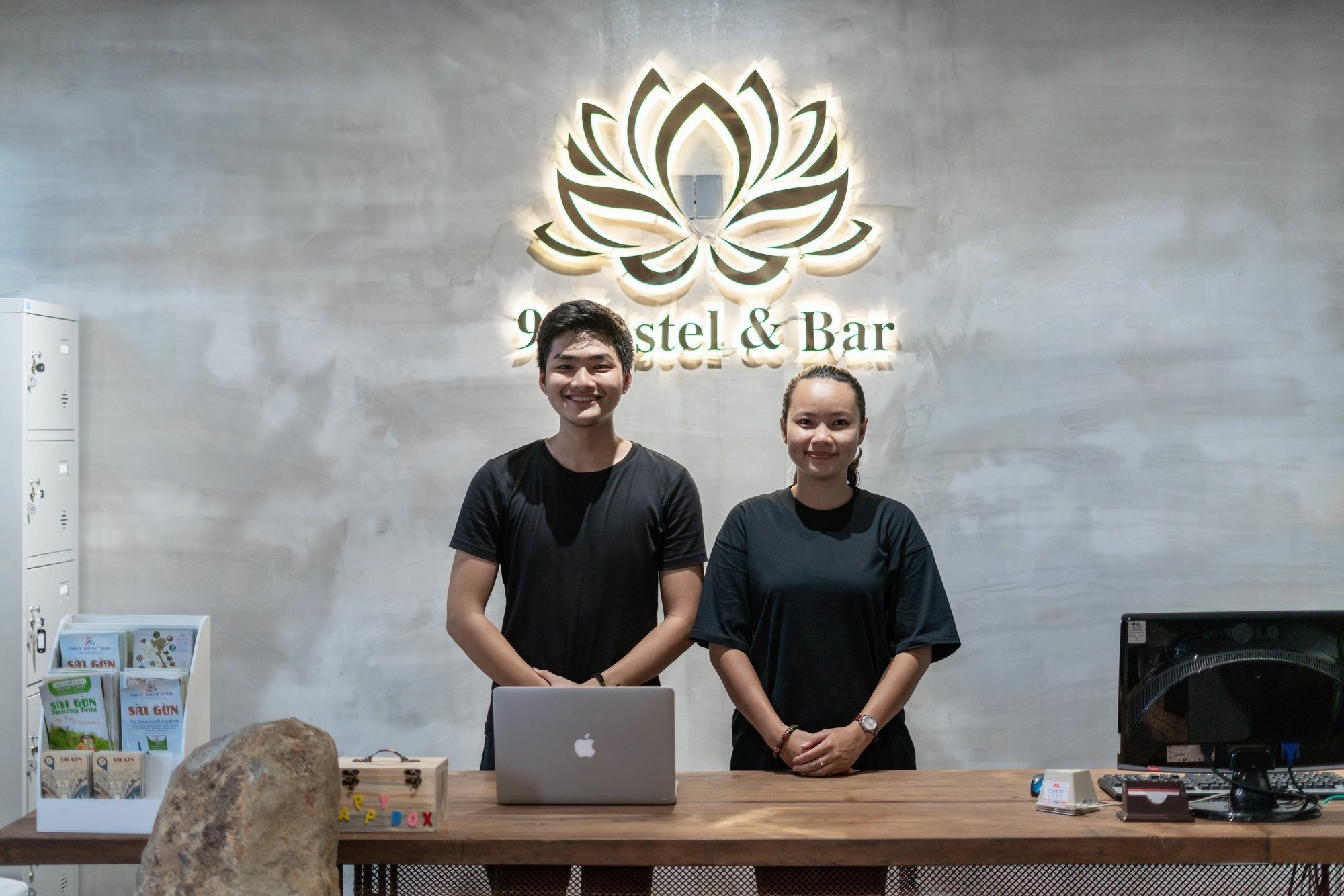9 And Bar
