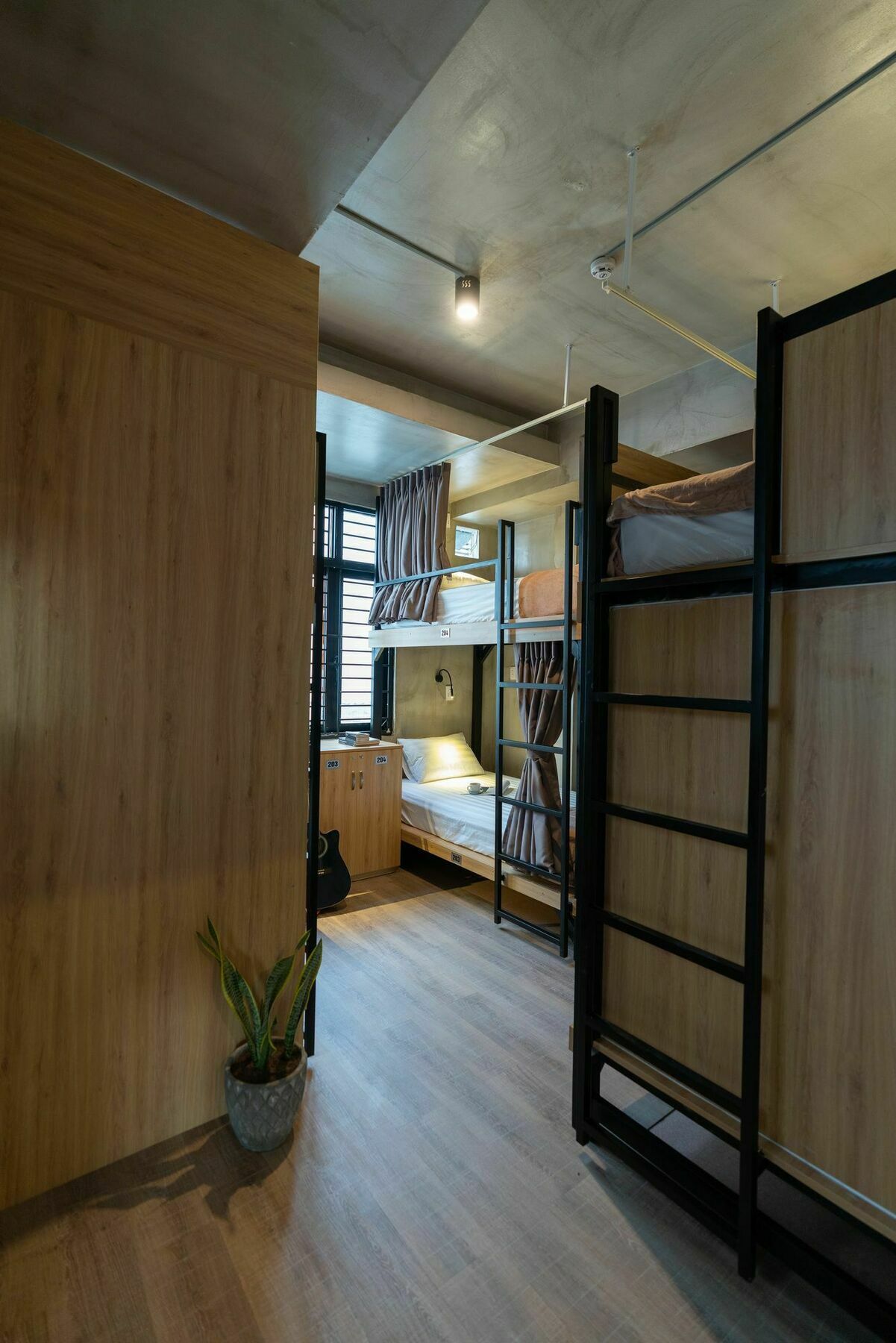 9 And Bar Hostel *