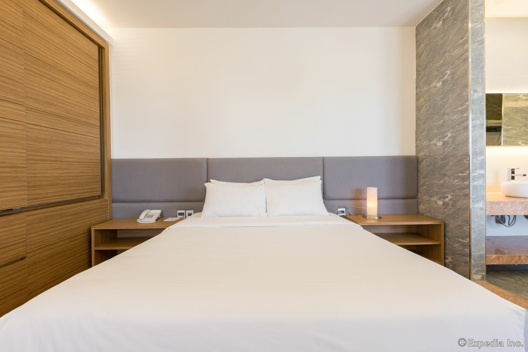 Charm Saigon Hotel 4*