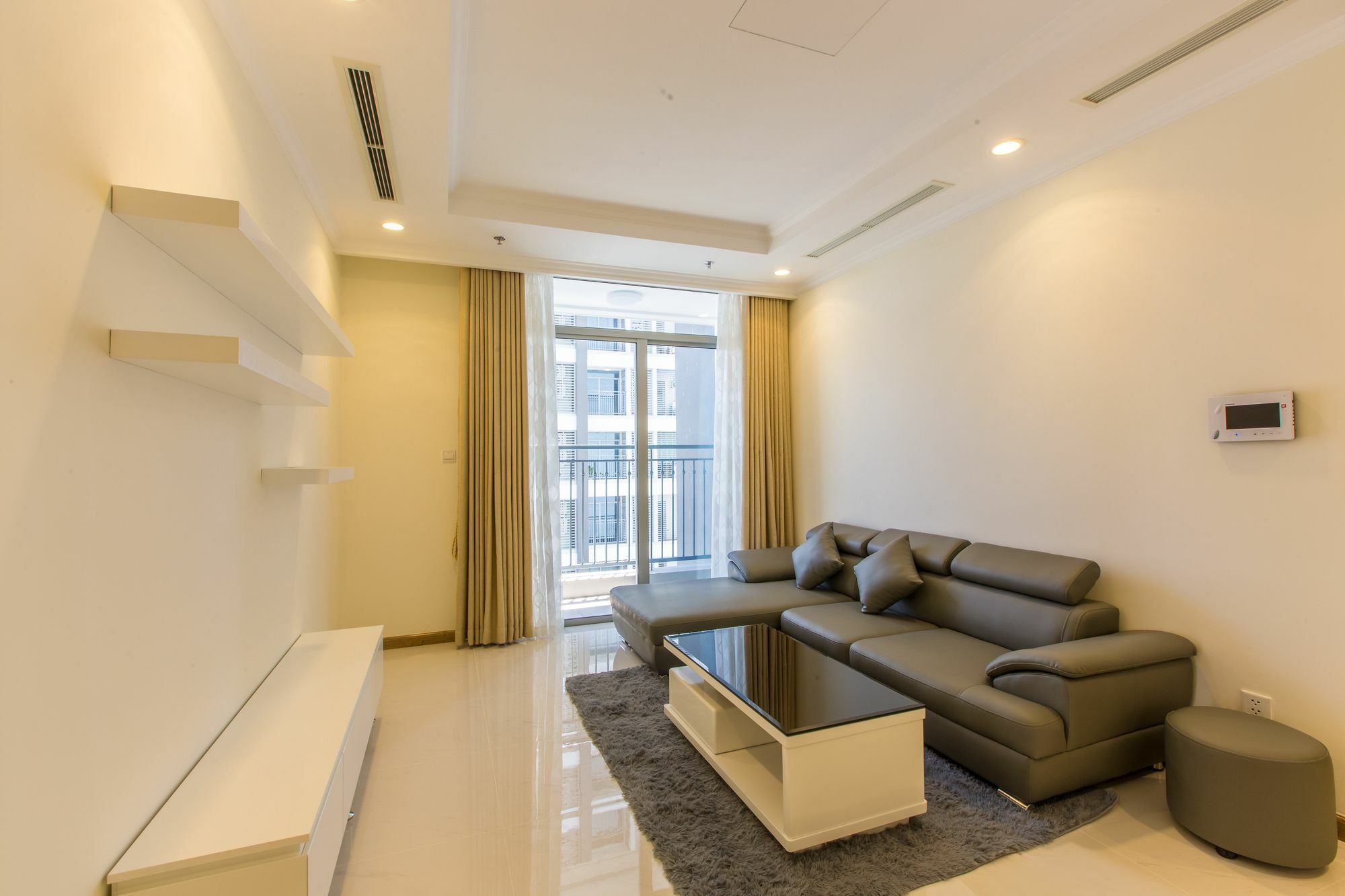 No Brand Apartment *