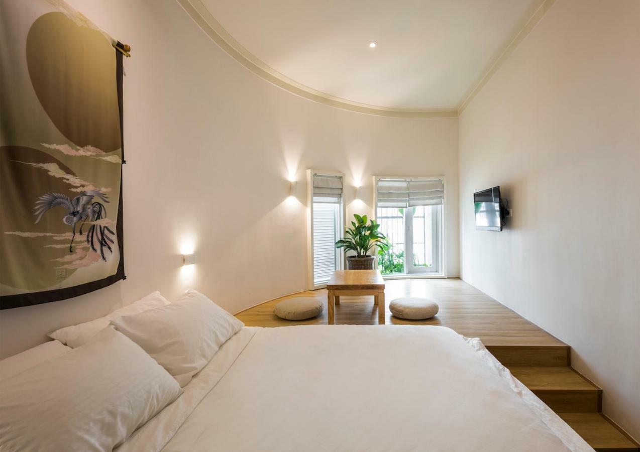 Circadian Japanese In Downtown Apartment *