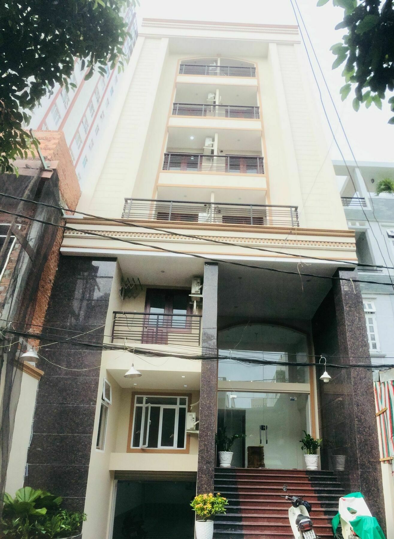 Airstar Serviced Apartment *