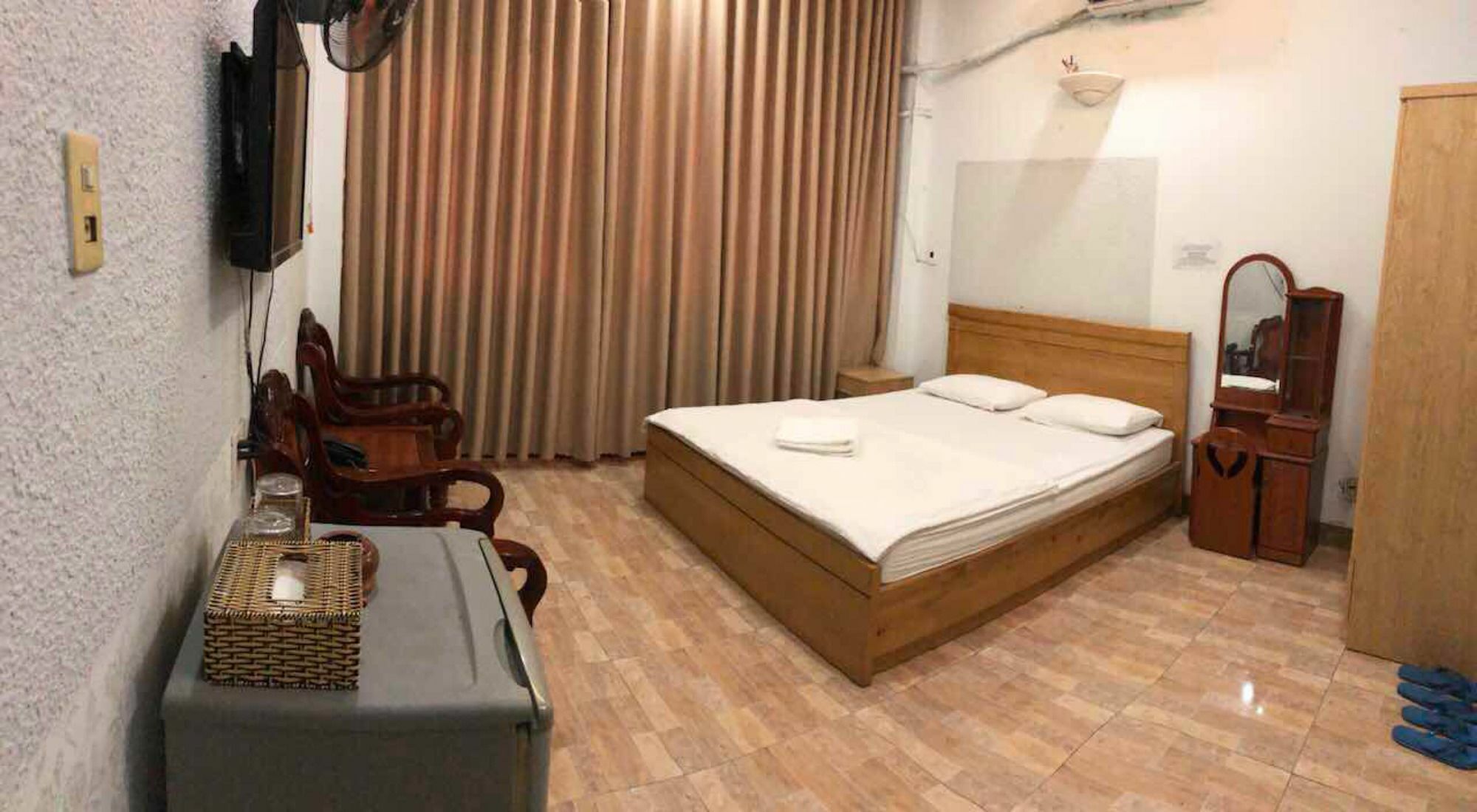 Khach San Le Vy Hotel