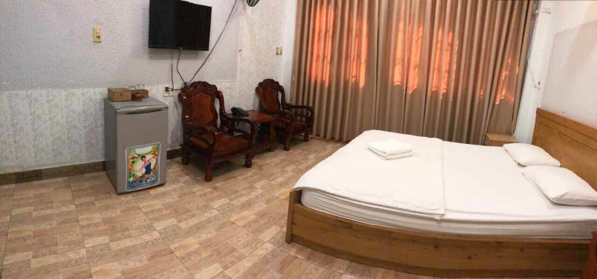 Khach San Le Vy Hotel 2*