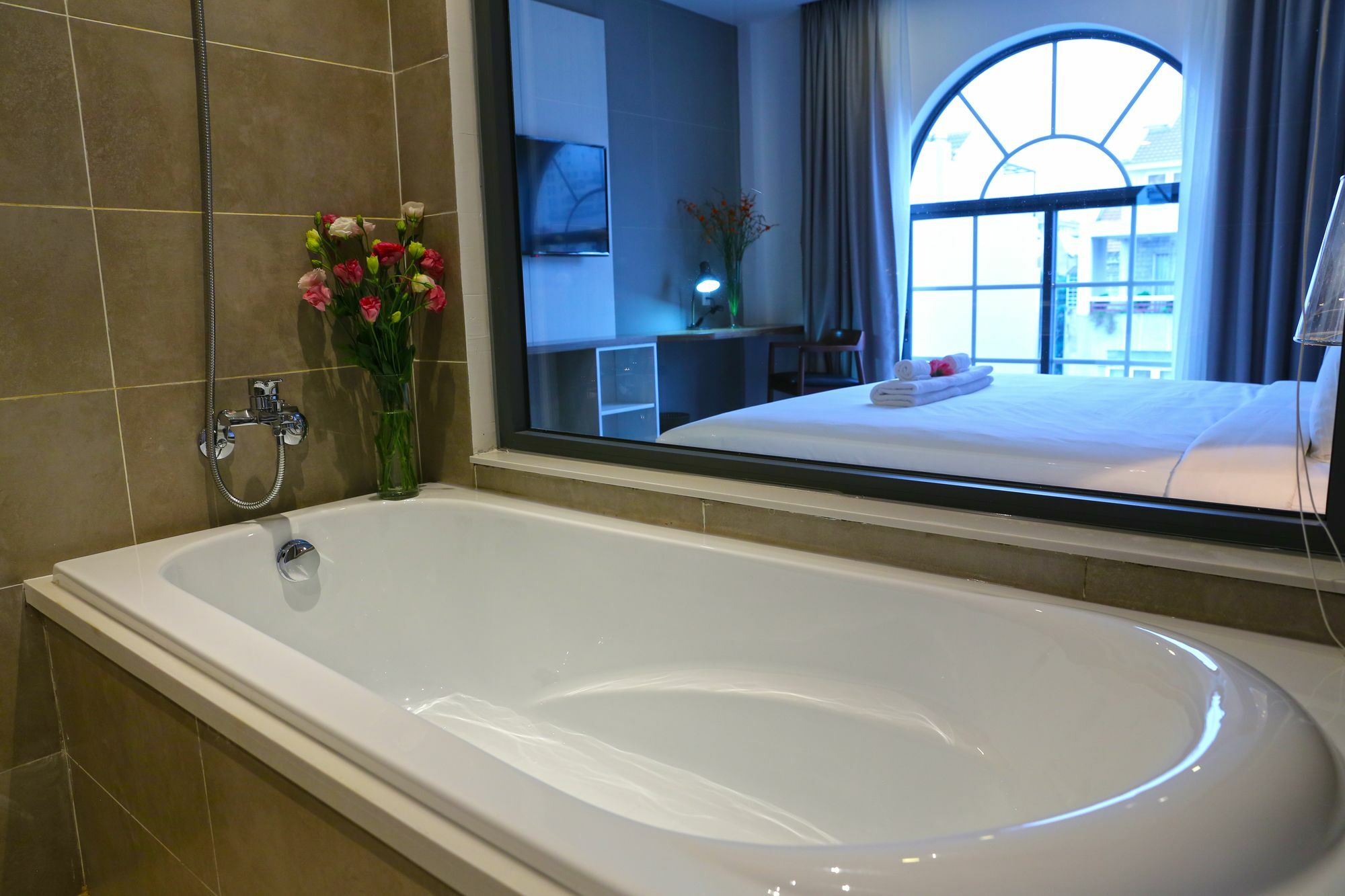 Khách sạn Bizu Royal 3*