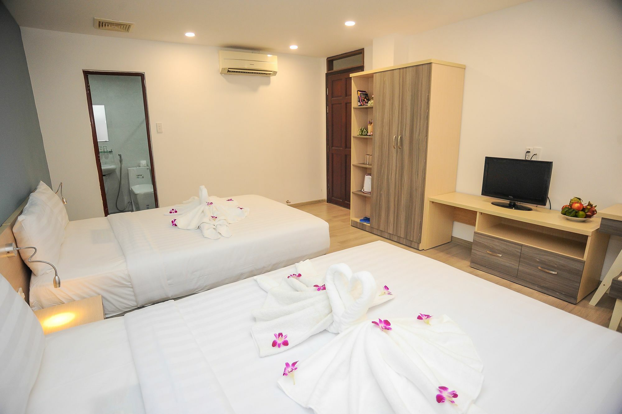 Hotel My Anh 120 Saigon Ben Thanh Market