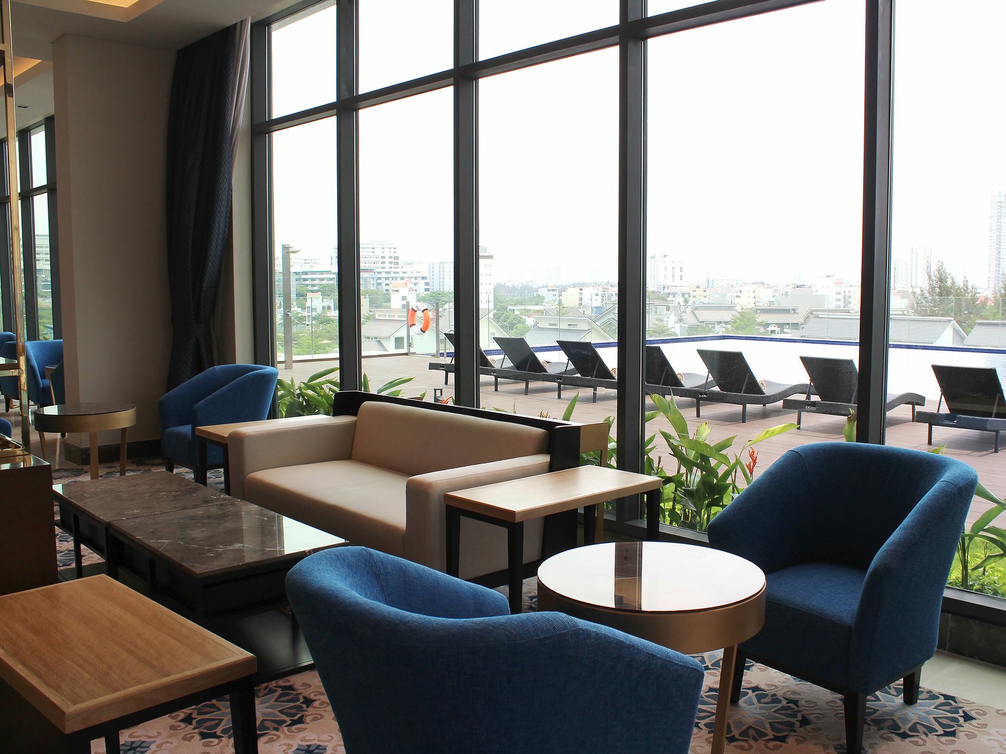 Oakwood Saigon Aparthotel 5*