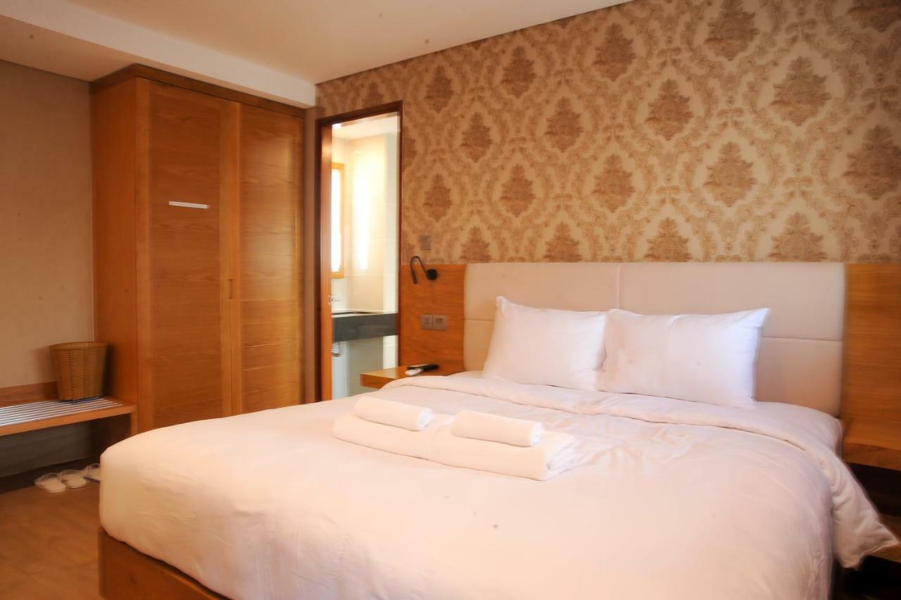 Imperial Saigon 3*