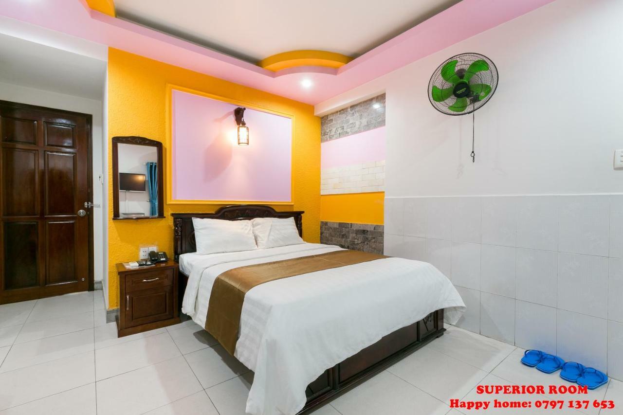 Happy Hotel