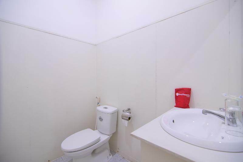 Hotel Reddooz Near Nguyen Hue Walking Street 2 2*