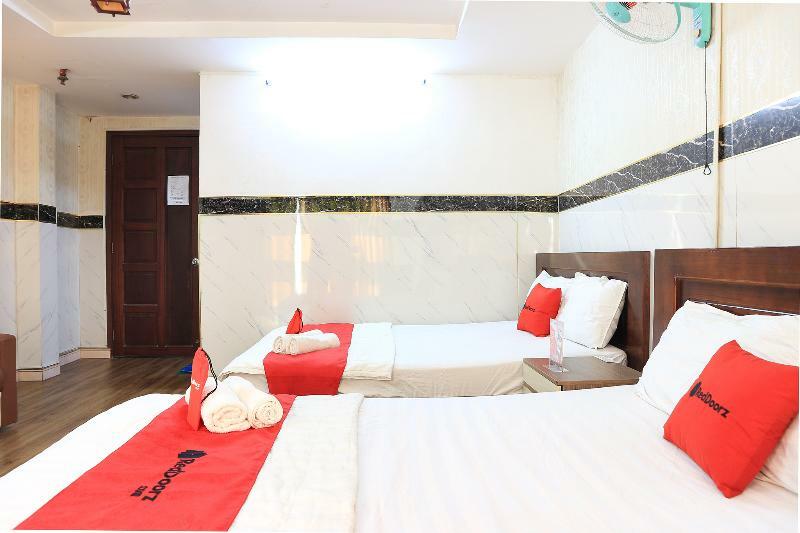 Reddoorz @ Cong Hoa Street Hotel 3*