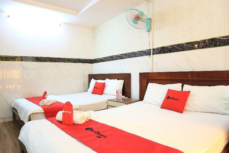 Hotel Reddoorz @ Cong Hoa Street