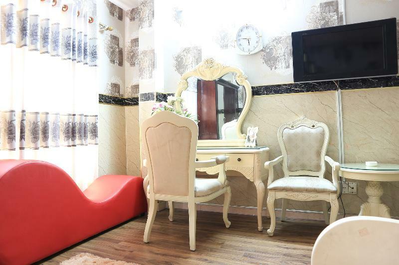 Reddoorz @ Cong Hoa Street 3*