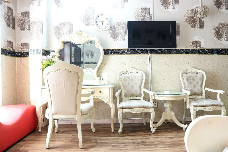 Reddoorz @ Cong Hoa Street Hotel 3*