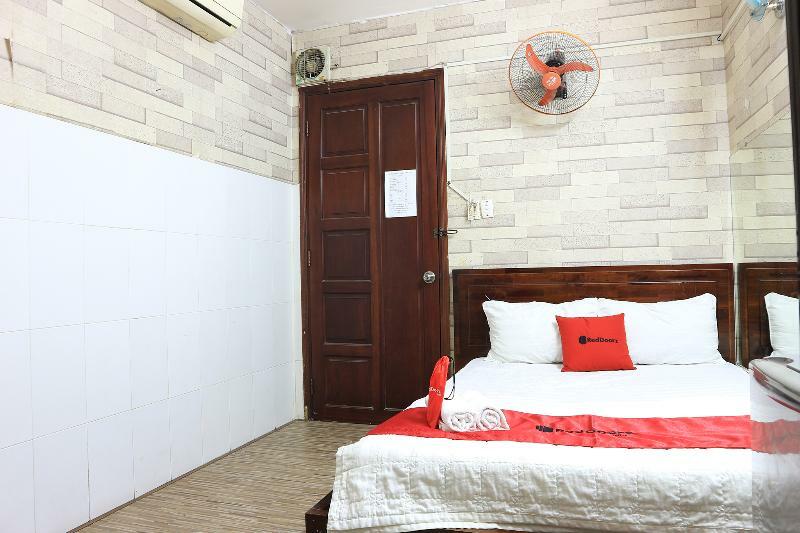 Reddoorz @ Cong Hoa Street Ho Chi Minh City
