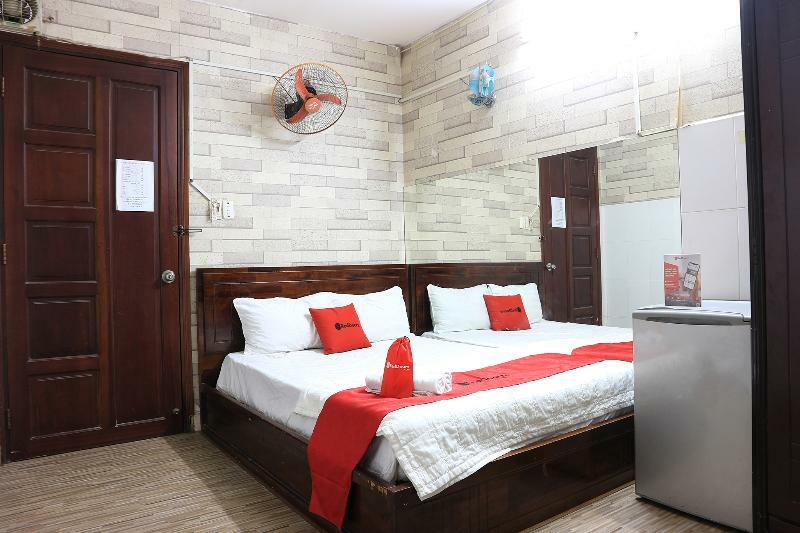 Reddoorz @ Cong Hoa Street Hotel