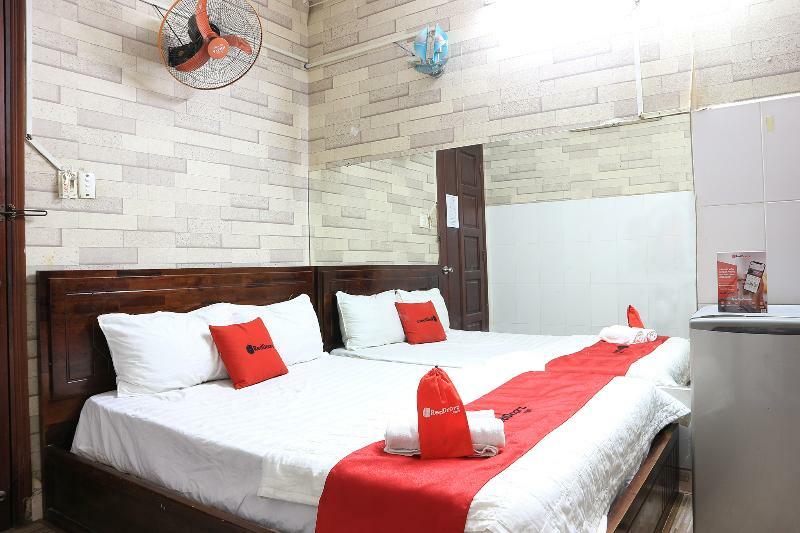 Hotel Reddoorz @ Cong Hoa Street 3*