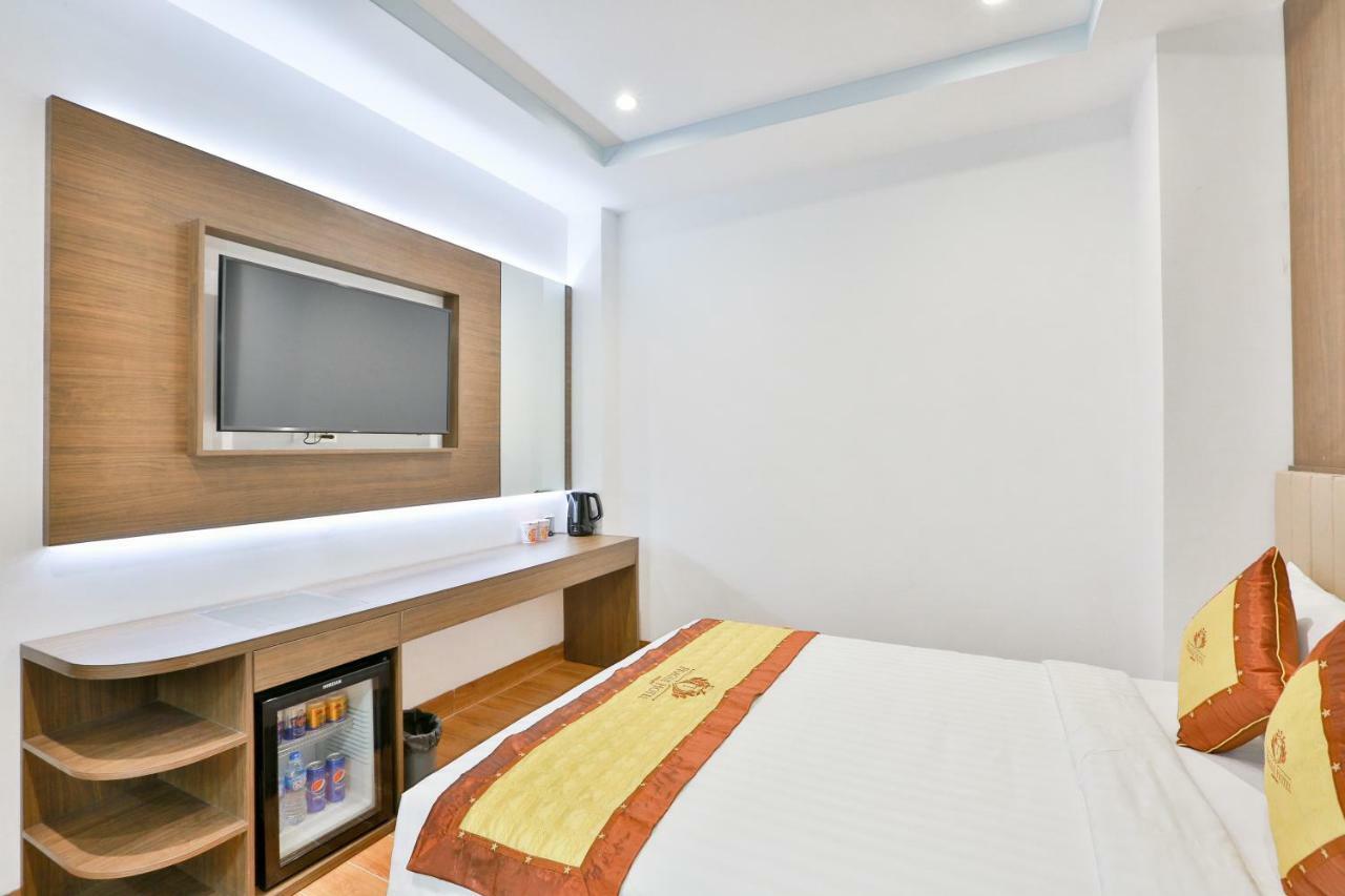 Prague Saigon Airport 3*