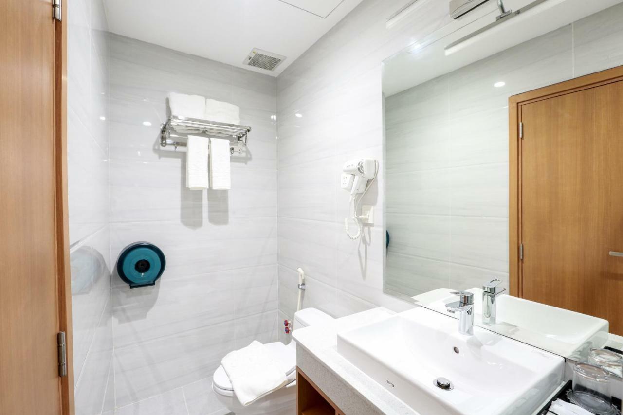 Prague Saigon Airport 3*