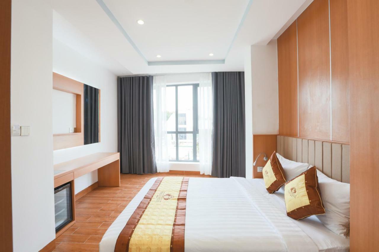 Prague Saigon Airport 3*