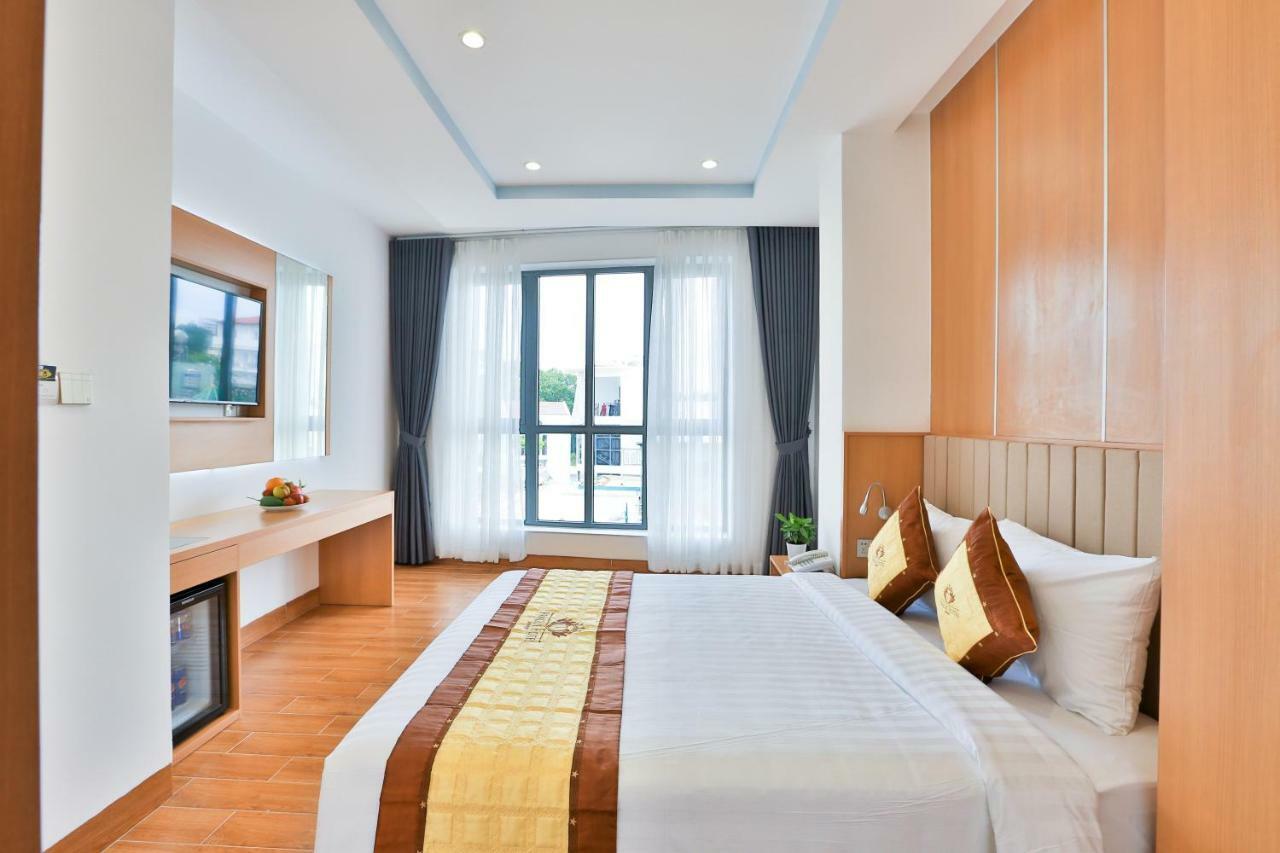 Hotel Prague Saigon Airport 3*