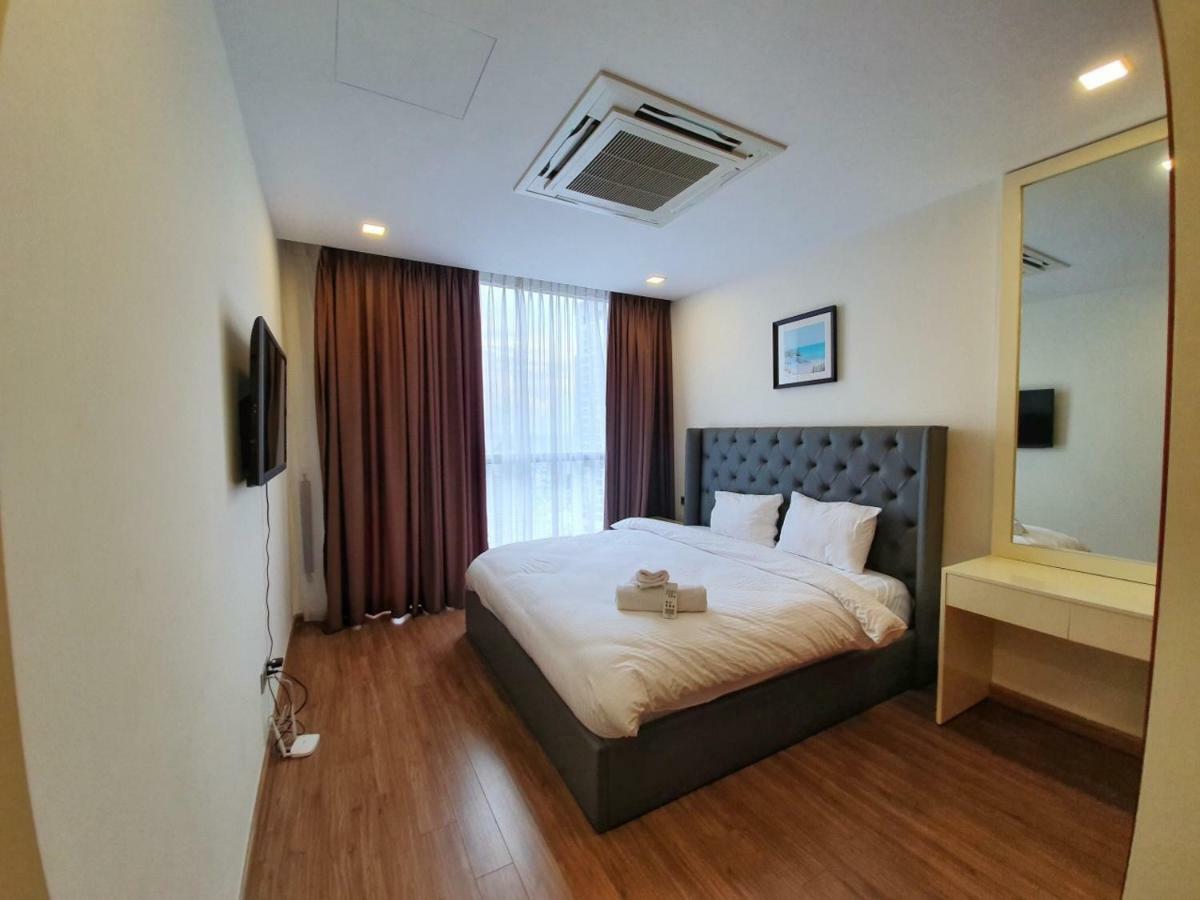 Homes By Christine - Vinhomes Park Apartment *