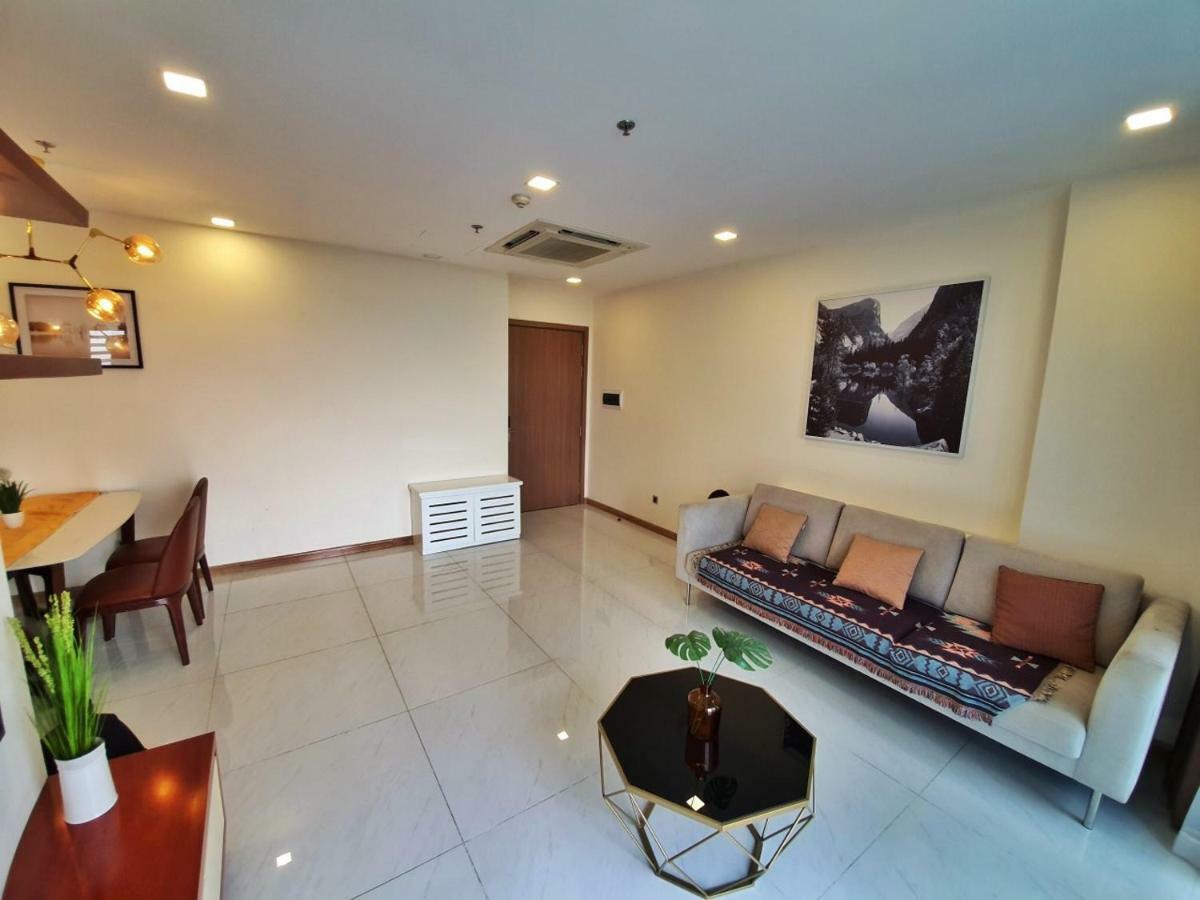 Homes By Christine - Vinhomes Park Apartment *