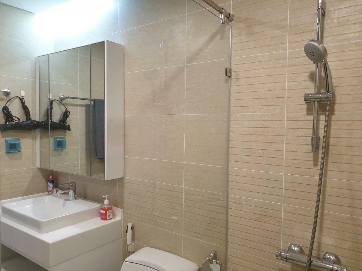 Omi Homestay - Vinhomes Central Park Apartment Ho Chi Minh City