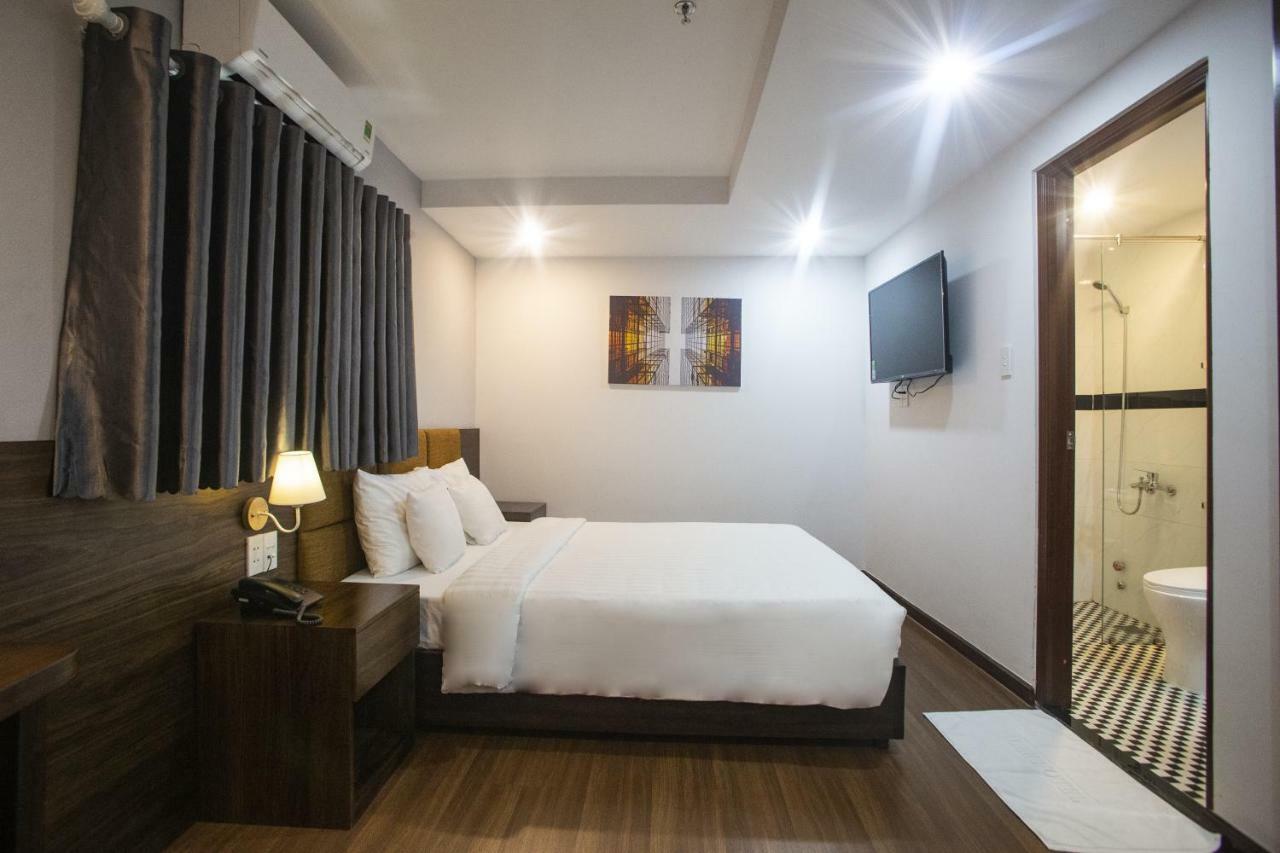 Lee Hotel *