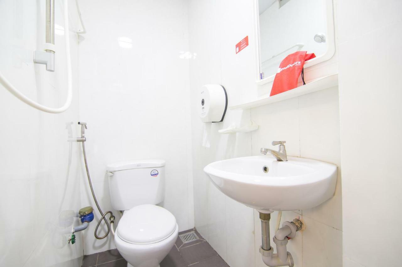 Guest house Reddoorz Near Khu Che Xuat Tan Thuan 2 2*