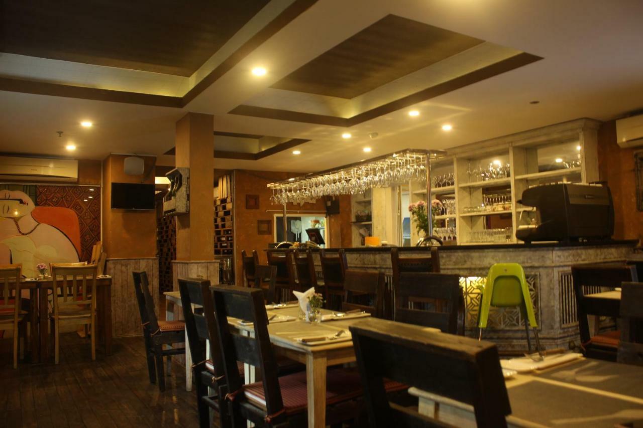 Crown Diamond - Phu My Hung District 7 Hotel *