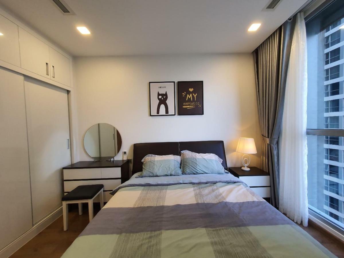 Omi Homestay - Vinhomes Central Park Apartment *