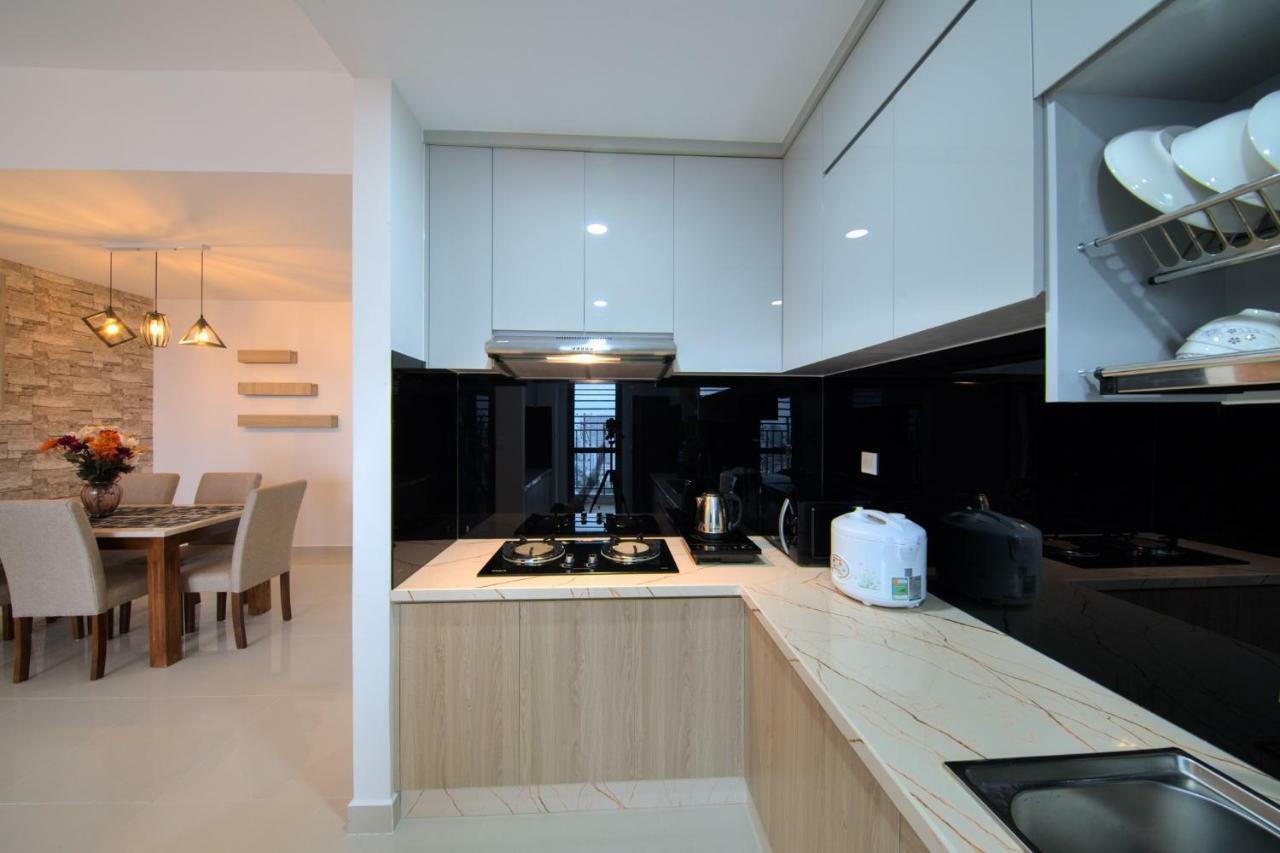 Spacious Saigon - Infinity Pool Signature Apartment