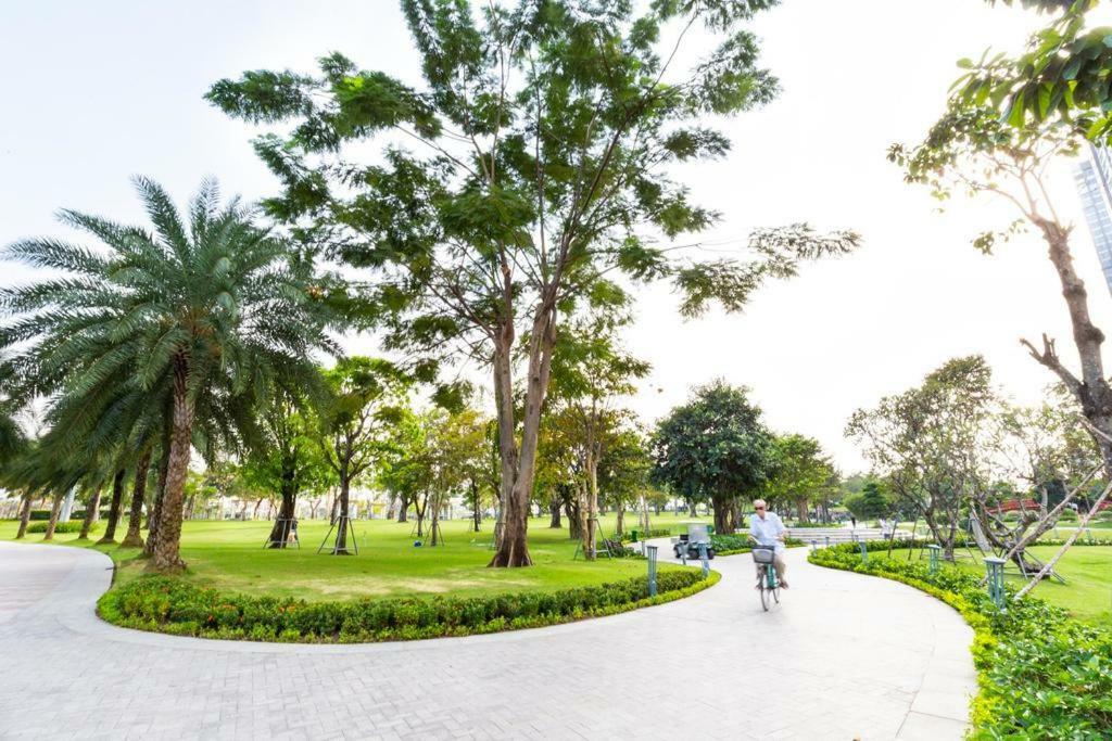 Apartment Omi Homestay - Vinhomes Central Park