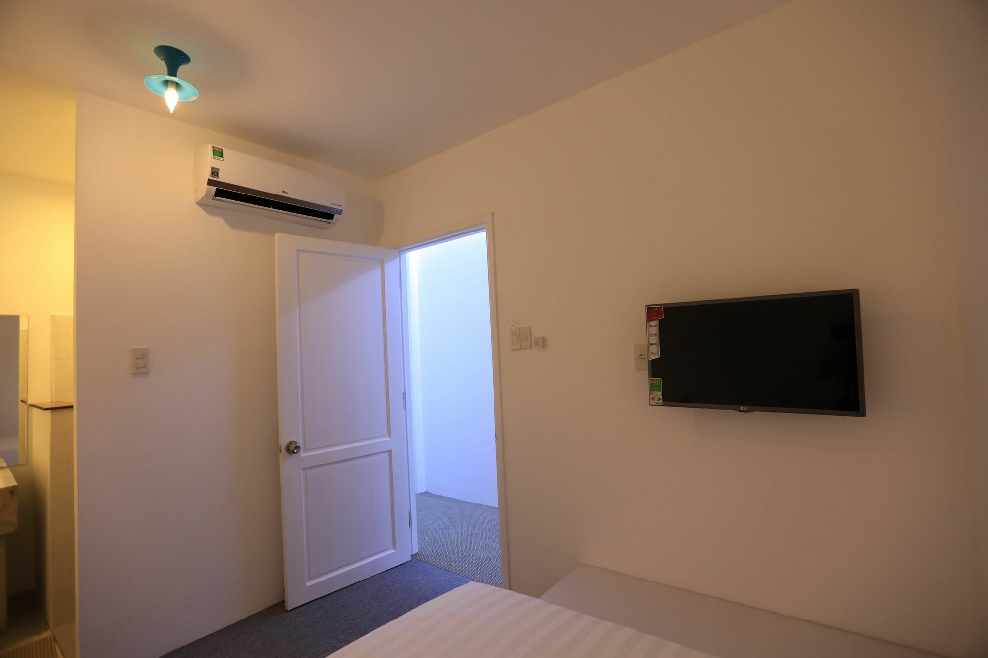 Hotel At Saigon 2*