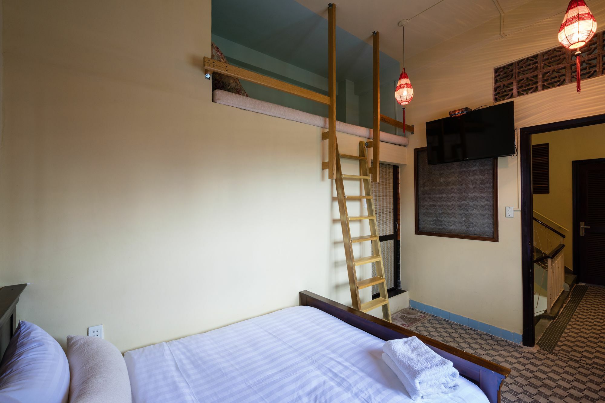 The Red House - 2*