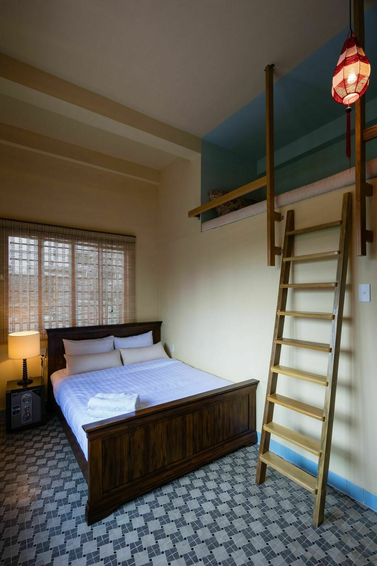 The Red House - 2*
