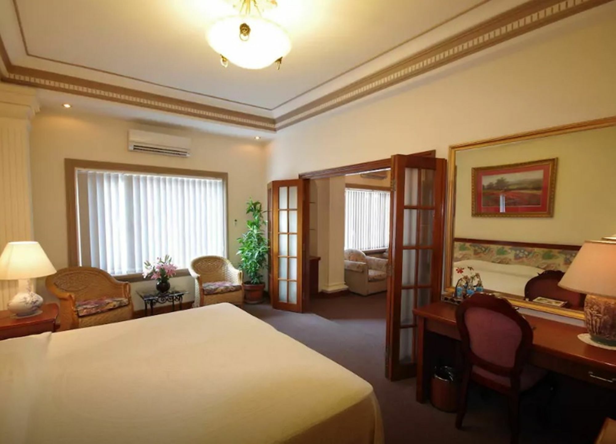 Hotel The Spring