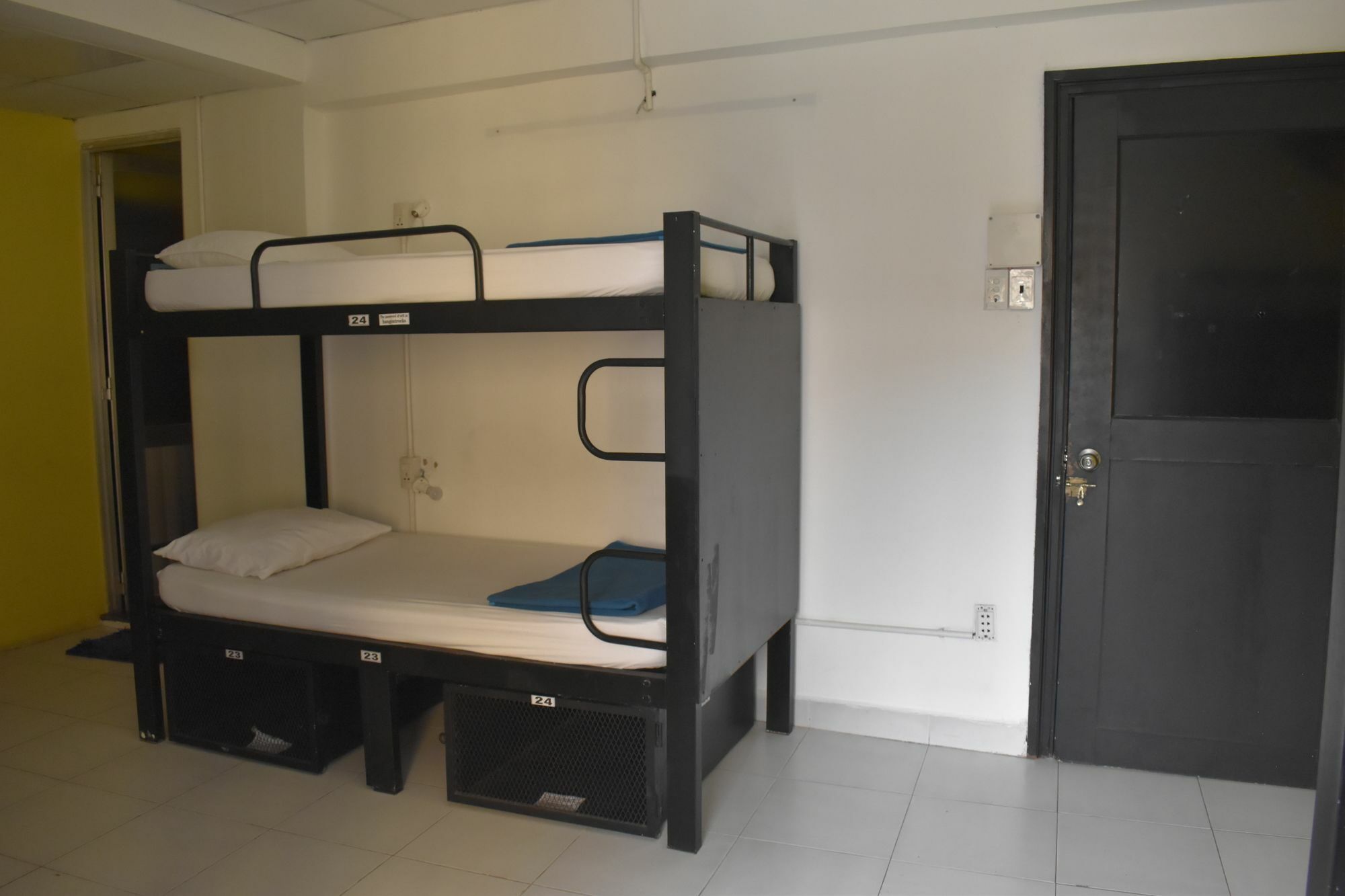 Hangout Hcm (adults Only) Hostel